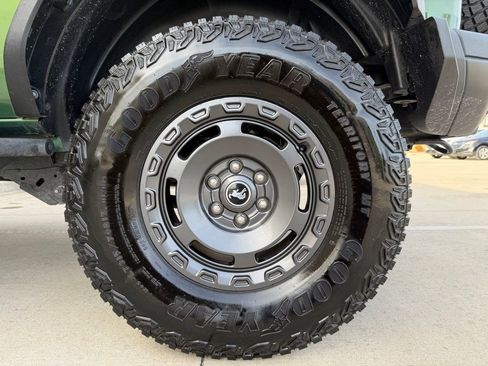 Used 2023 Ford Bronco Everglades image 27