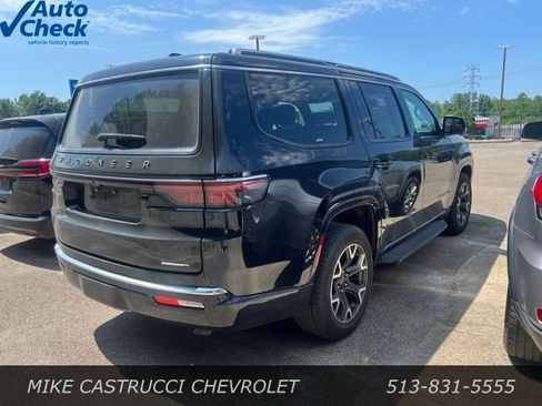 Used 2024 Jeep Wagoneer Series III AWD/4WD image 3