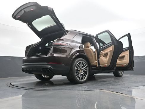 Certified 2023 Porsche Cayenne S Platinum AWD/4WD image 27