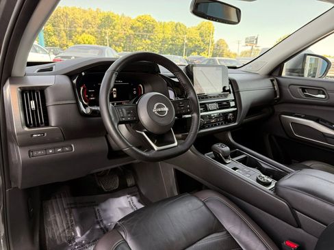Used 2022 Nissan Pathfinder Platinum w/ Lighting Package (N93) AWD/4WD image 18