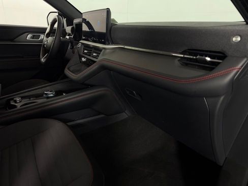 Used 2025 Ford Explorer ST-Line w/ ST-Line Street Pack image 31