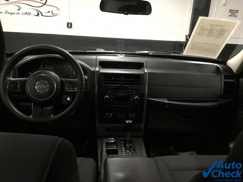 Used 2011 Jeep Liberty Sport image 23