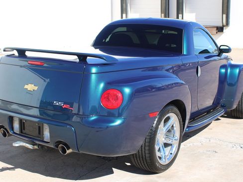 Used 2005 Chevrolet SSR w/ Preferred Equipment Group image 13