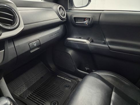 Used 2019 Toyota Tacoma Limited image 14