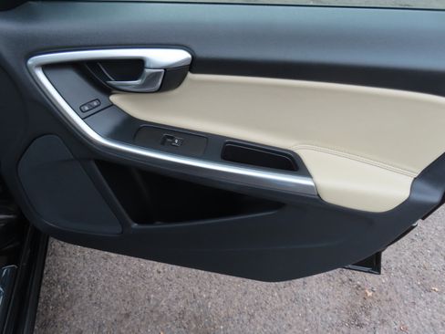 Used 2018 Volvo S60 T5 Dynamic w/ Vision Package image 23