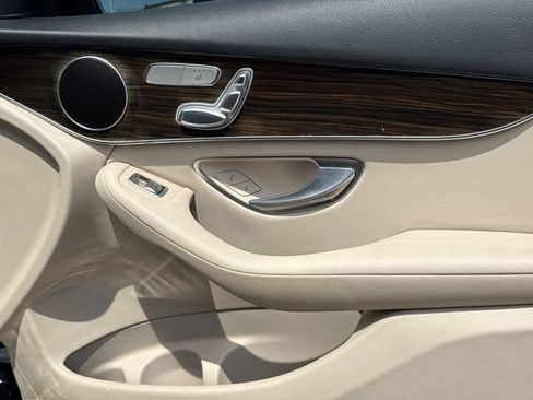 Used 2021 Mercedes-Benz GLC 300 w/ Premium Package image 26