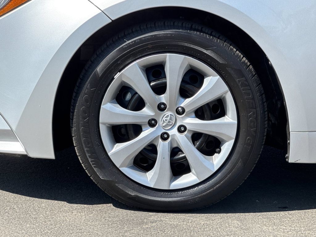Used 2025 Toyota Corolla LE FWD image 22