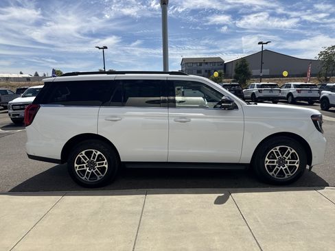 Used 2025 Ford Expedition Active AWD/4WD image 9
