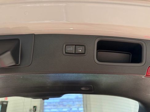 Used 2024 Porsche Macan AWD/4WD image 59