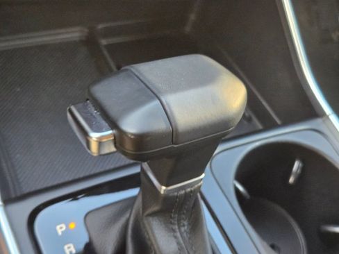 Used 2025 Kia Carnival SX w/ SX Dark Edition Package FWD image 28