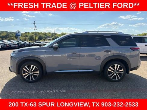 Used 2024 Nissan Pathfinder Platinum FWD image 5