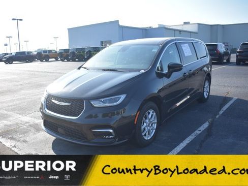 Used 2023 Chrysler Pacifica Touring-L FWD image 1