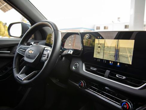 Used 2025 Chevrolet Equinox LT w/ Convenience Package II AWD/4WD image 18