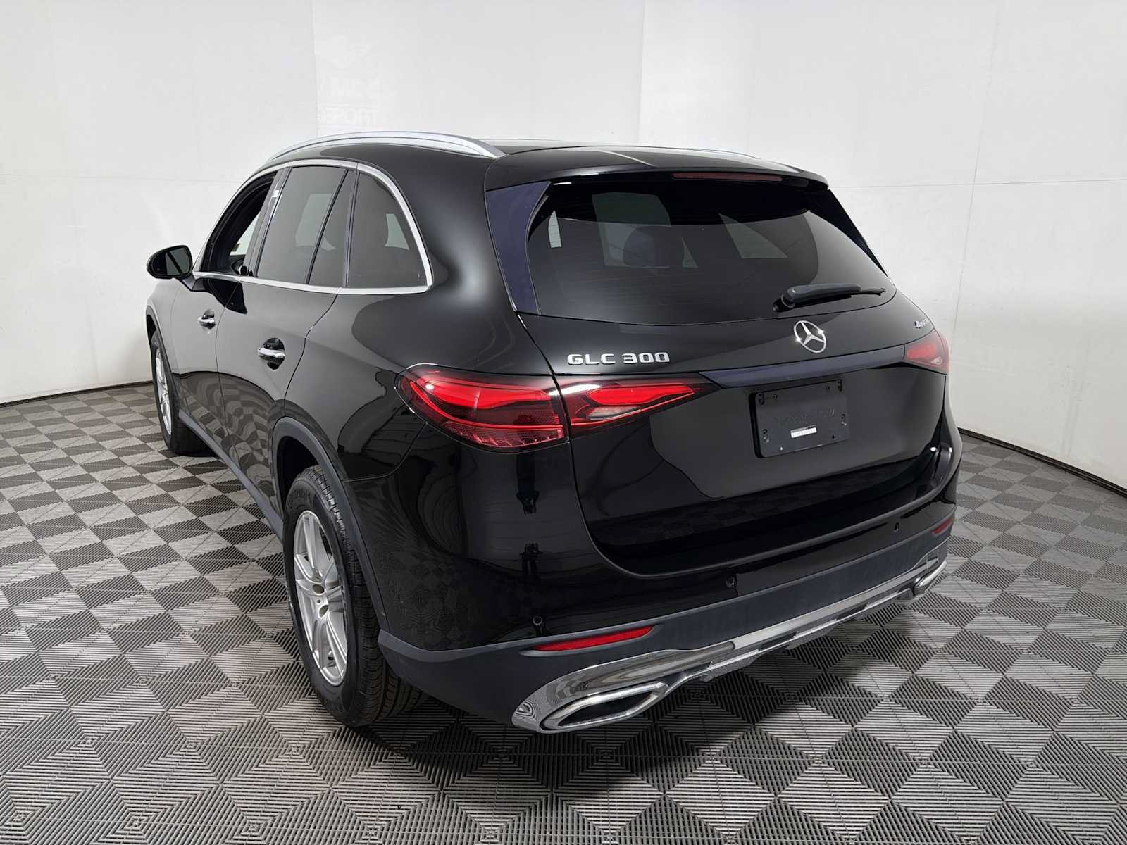 Used 2023 Mercedes-Benz GLC 300 4MATIC image 5