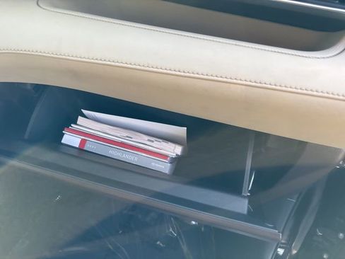 Used 2021 Toyota Highlander Limited image 38