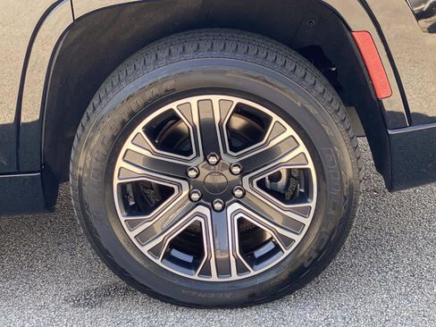 Certified 2024 Jeep Wagoneer 2WD w/ Premium Group I image 15