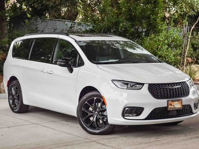 New 2026 Chrysler Pacifica Limited