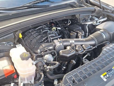 Used 2024 Jeep Grand Cherokee Limited w/ Black Appearance Package image 33