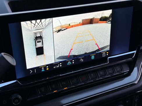 Used 2024 Chevrolet Silverado 2500 ZR2 image 9