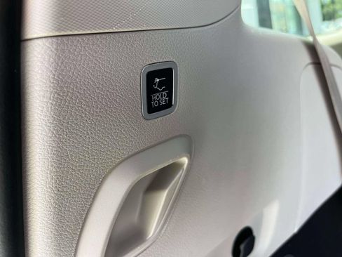 Used 2024 Jeep Wagoneer Series II w/ Flexible Seating Group RWD image 19
