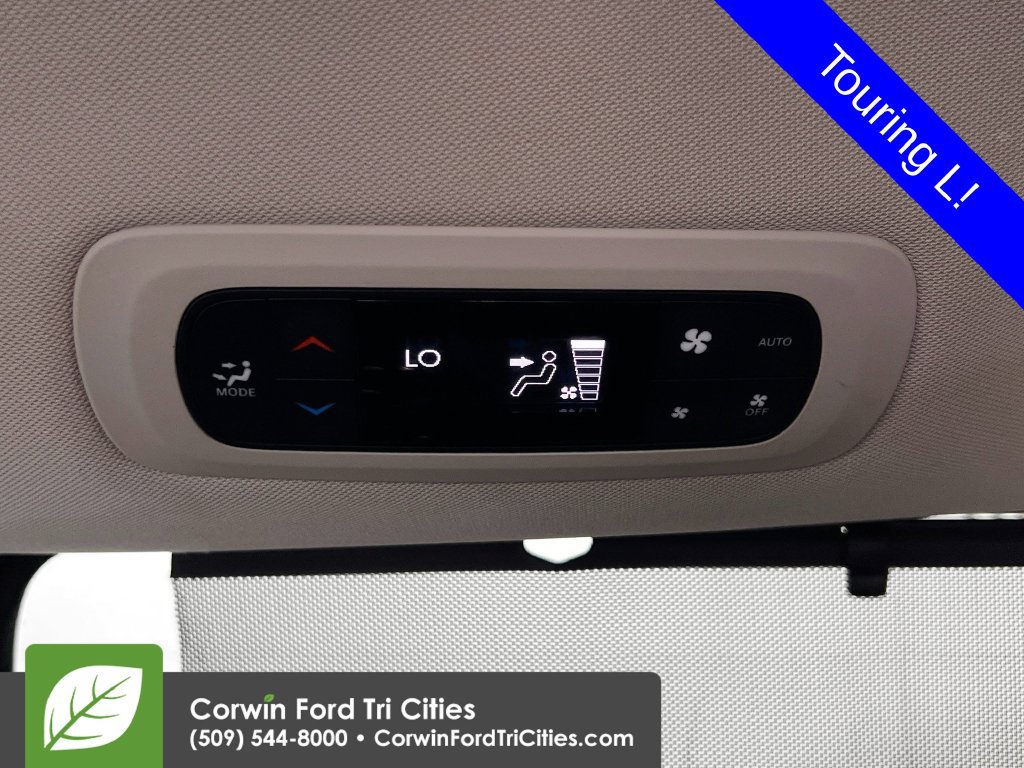 Used 2020 Chrysler Pacifica Touring-L FWD image 29