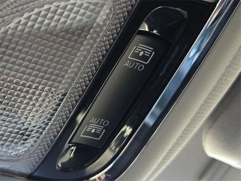 Used 2022 Jeep Cherokee Limited image 26