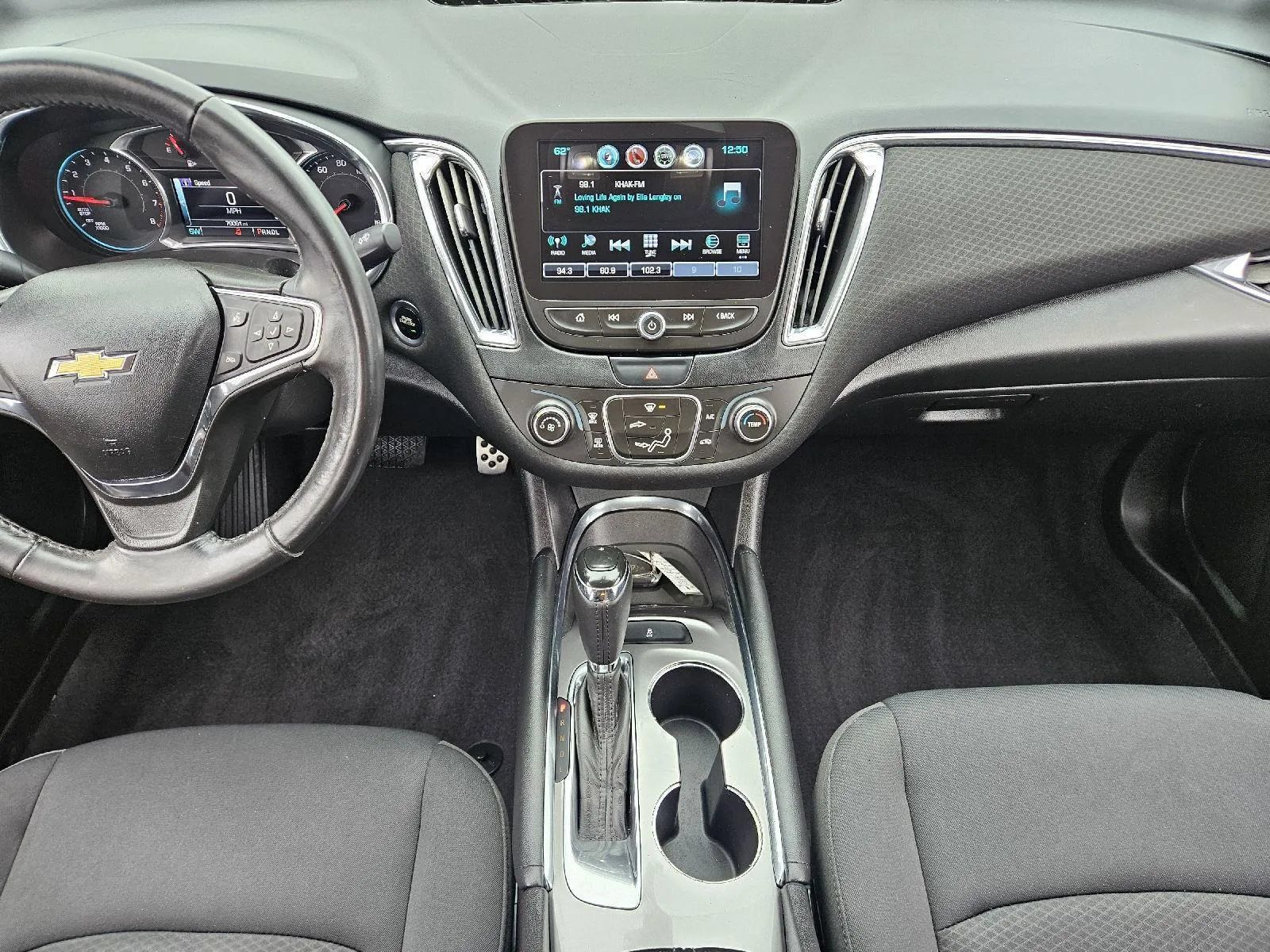 Used 2017 Chevrolet Malibu LT FWD image 15