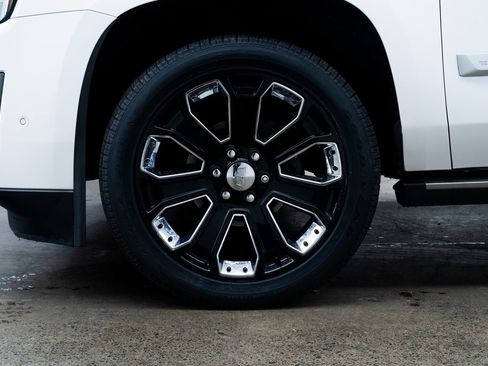 Used 2019 Cadillac Escalade ESV Premium Luxury image 7