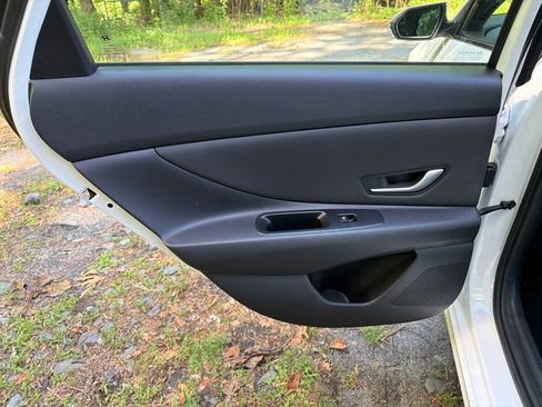 Certified 2023 Hyundai Elantra Limited FWD image 14