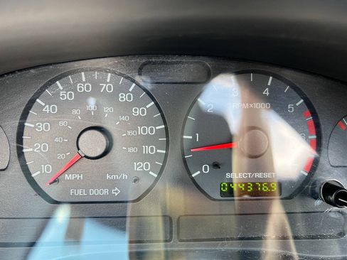 Used 2004 Ford Mustang Convertible RWD image 26