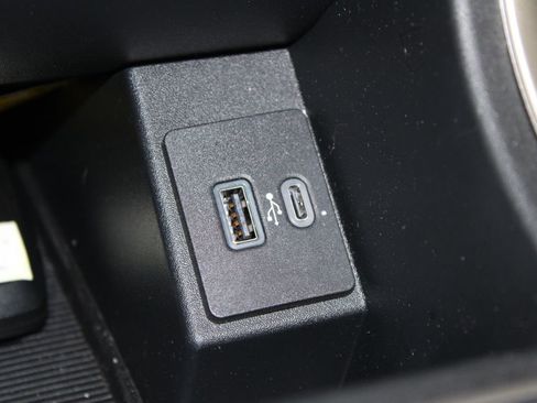 Used 2024 Ford Edge SE image 28