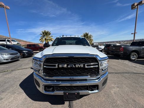 Used 2022 RAM 2500 Tradesman w/ Chrome Appearance Group image 8