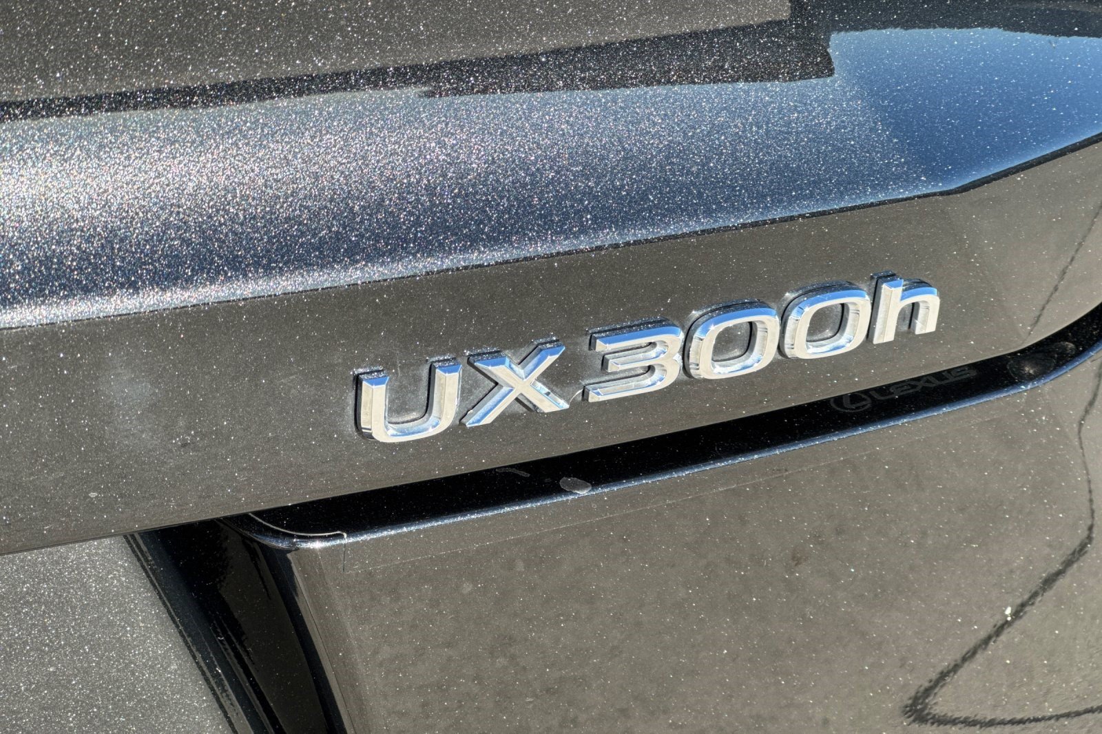 Certified 2025 Lexus UX 300h FWD w/ Accessory Package (Z2) image 29