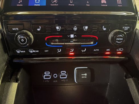 Used 2025 Jeep Grand Cherokee Summit AWD/4WD image 25