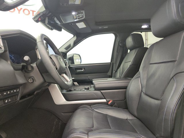Used 2025 Toyota Sequoia Platinum AWD/4WD image 17
