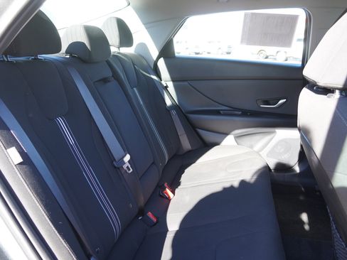 Used 2025 Hyundai Elantra SEL image 25