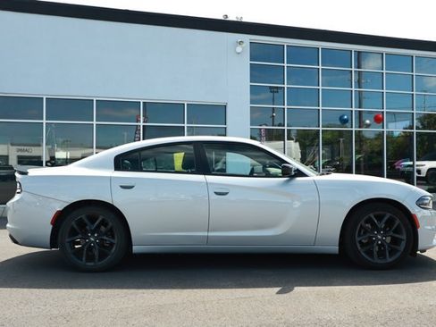Used 2022 Dodge Charger SXT w/ Blacktop Package RWD image 3