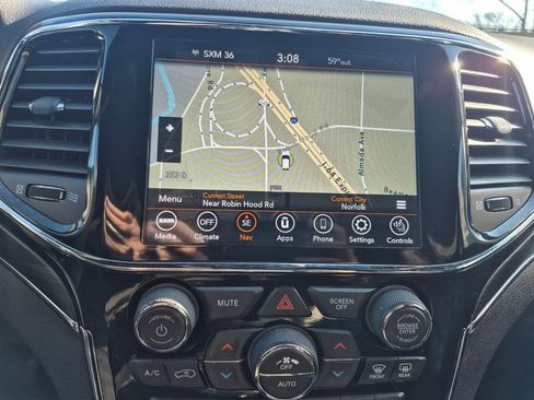 Used 2020 Jeep Grand Cherokee Limited image 19