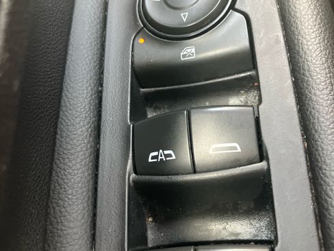 Used 2024 GMC Terrain SLE w/ Driver Convenience Package FWD image 13