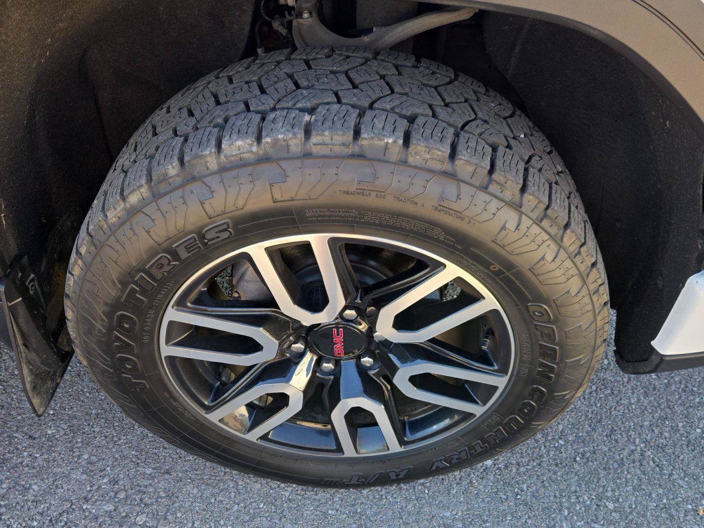 Used 2022 GMC Sierra 1500 AT4 w/ AT4 Premium Package AWD/4WD image 9