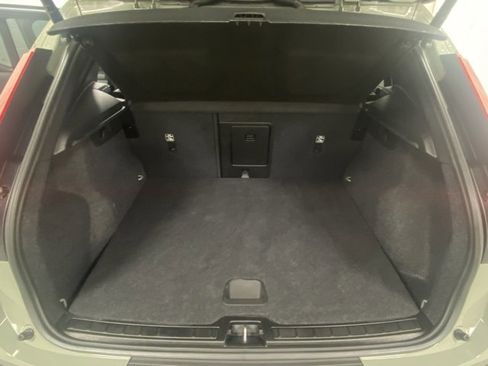 Certified 2025 Volvo XC40 B5 Core image 9