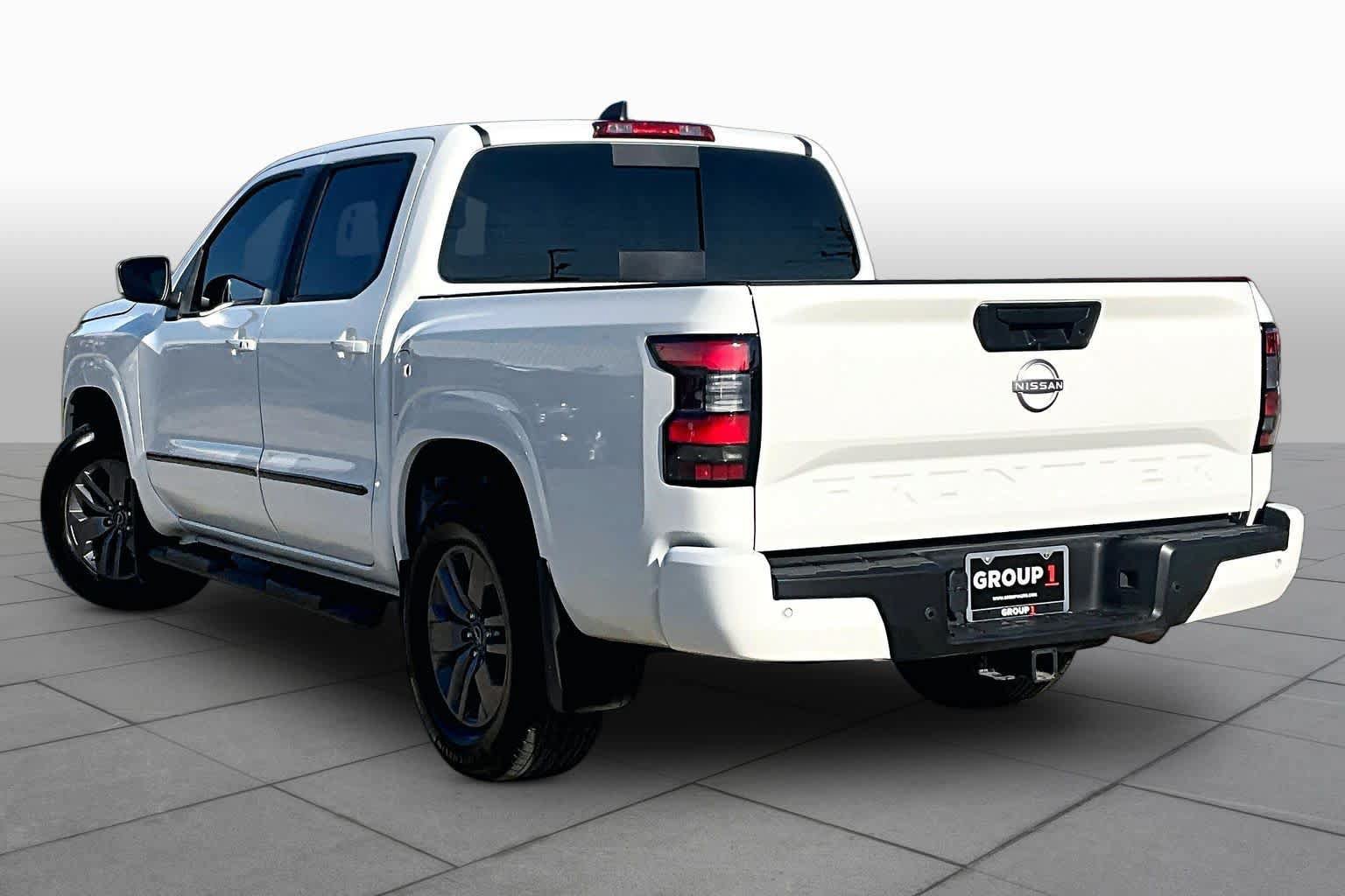 Used 2025 Nissan Frontier SV w/ SV Convenience Package RWD image 12