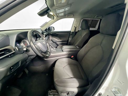 Used 2021 Toyota Highlander LE image 14