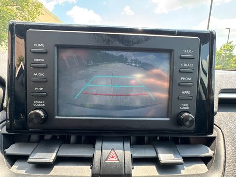 Used 2019 Toyota RAV4 LE w/ Carpet Mat Package FWD image 28
