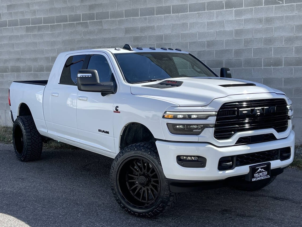Used 2025 RAM 2500 Laramie w/ Night Edition AWD/4WD image 2