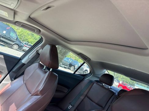 Used 2016 Acura TLX w/ Technology Package FWD image 4