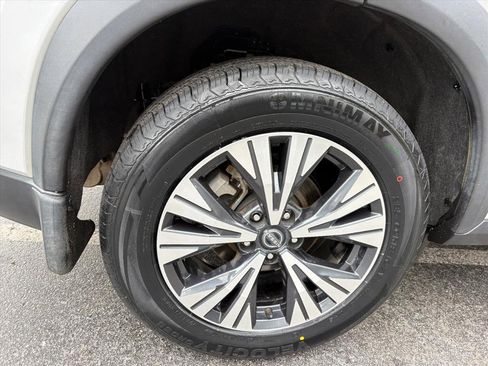 Certified 2022 Nissan Rogue SV image 27