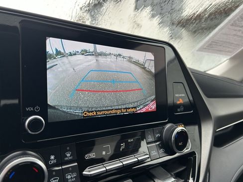 Certified 2024 Toyota Highlander XLE image 25