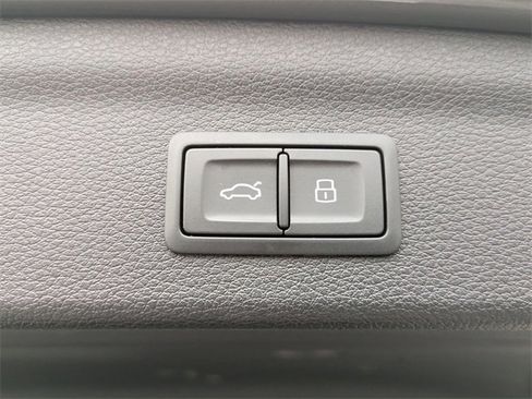 Used 2024 Audi Q3 2.0T Premium image 27