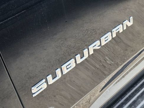 Used 2025 Chevrolet Suburban LS RWD image 10